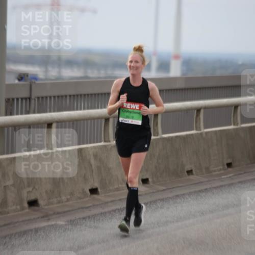 03.10.2025 - Köhlbrandbrückenlauf Jannik Wohlers http://msf.ph/oto/9150905 03.10.2025 15:56:52 Position 1 8878 meine-sportfotos.de