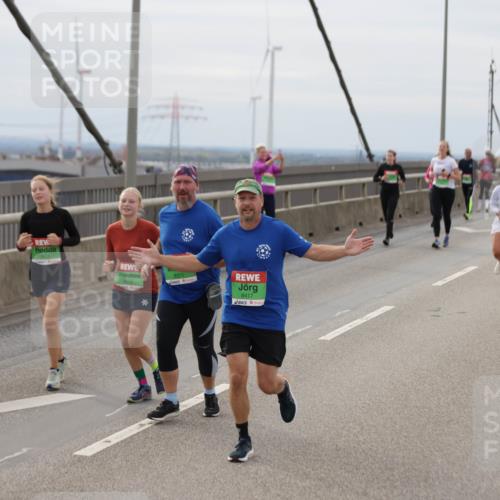 03.10.2025 - Köhlbrandbrückenlauf Jannik Wohlers http://msf.ph/oto/9150975 03.10.2025 15:57:02 Position 1 9616, 8311, 8417 meine-sportfotos.de