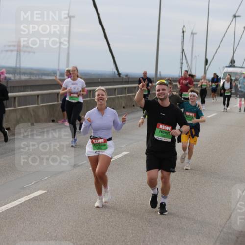 03.10.2025 - Köhlbrandbrückenlauf Jannik Wohlers http://msf.ph/oto/9151005 03.10.2025 15:57:06 Position 1 798, 7981 meine-sportfotos.de
