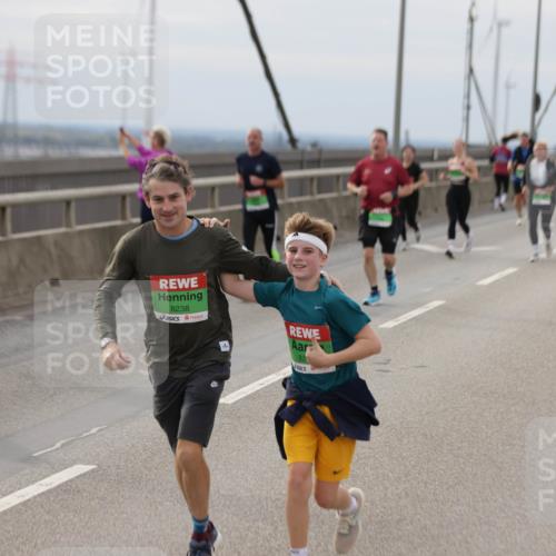 03.10.2025 - Köhlbrandbrückenlauf Jannik Wohlers http://msf.ph/oto/9151017 03.10.2025 15:57:09 Position 1 8238, 82 meine-sportfotos.de