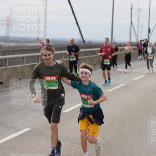 03.10.2025 - Köhlbrandbrückenlauf Jannik Wohlers http://msf.ph/oto/9151018 03.10.2025 15:57:09 Position 1 8238, 8237 meine-sportfotos.de