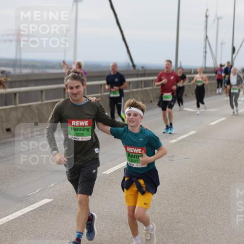 03.10.2025 - Köhlbrandbrückenlauf Jannik Wohlers http://msf.ph/oto/9151019 03.10.2025 15:57:09 Position 1 8238, 8237 meine-sportfotos.de