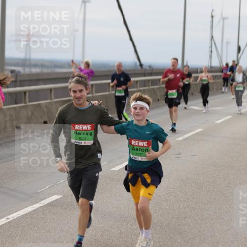 03.10.2025 - Köhlbrandbrückenlauf Jannik Wohlers http://msf.ph/oto/9151020 03.10.2025 15:57:09 Position 1 8238, 8237 meine-sportfotos.de