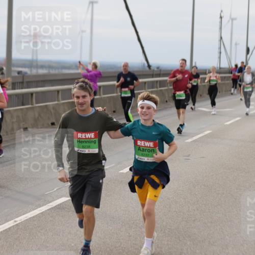 03.10.2025 - Köhlbrandbrückenlauf Jannik Wohlers http://msf.ph/oto/9151021 03.10.2025 15:57:09 Position 1 8238, 8237 meine-sportfotos.de