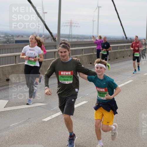 03.10.2025 - Köhlbrandbrückenlauf Jannik Wohlers http://msf.ph/oto/9151030 03.10.2025 15:57:09 Position 1 8238, 8237 meine-sportfotos.de