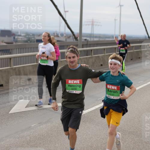 03.10.2025 - Köhlbrandbrückenlauf Jannik Wohlers http://msf.ph/oto/9151034 03.10.2025 15:57:10 Position 1 8238, 8237 meine-sportfotos.de