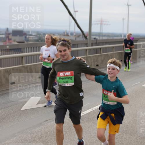 03.10.2025 - Köhlbrandbrückenlauf Jannik Wohlers http://msf.ph/oto/9151037 03.10.2025 15:57:10 Position 1 8238, 823 meine-sportfotos.de