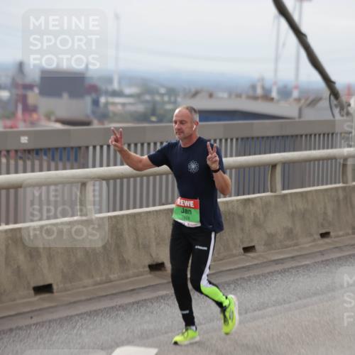 03.10.2025 - Köhlbrandbrückenlauf Jannik Wohlers http://msf.ph/oto/9151047 03.10.2025 15:57:13 Position 1 7608 meine-sportfotos.de