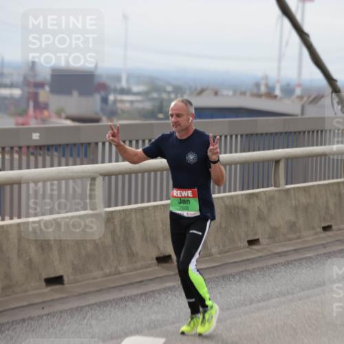 03.10.2025 - Köhlbrandbrückenlauf Jannik Wohlers http://msf.ph/oto/9151048 03.10.2025 15:57:13 Position 1 7608, 7794 meine-sportfotos.de