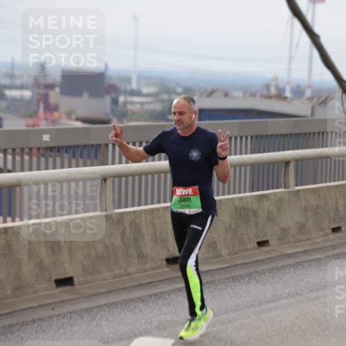 03.10.2025 - Köhlbrandbrückenlauf Jannik Wohlers http://msf.ph/oto/9151049 03.10.2025 15:57:13 Position 1 7608 meine-sportfotos.de