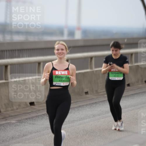 03.10.2025 - Köhlbrandbrückenlauf Jannik Wohlers http://msf.ph/oto/9151056 03.10.2025 15:57:14 Position 1 8305, 8516 meine-sportfotos.de