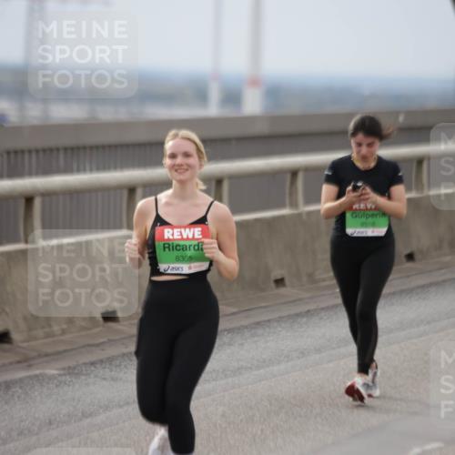 03.10.2025 - Köhlbrandbrückenlauf Jannik Wohlers http://msf.ph/oto/9151057 03.10.2025 15:57:15 Position 1 8305, 8516 meine-sportfotos.de