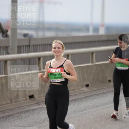 03.10.2025 - Köhlbrandbrückenlauf Jannik Wohlers http://msf.ph/oto/9151063 03.10.2025 15:57:15 Position 1 5812, 8305, 8516 meine-sportfotos.de