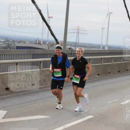 03.10.2025 - Köhlbrandbrückenlauf Jannik Wohlers http://msf.ph/oto/9151110 03.10.2025 15:57:21 Position 1 8914, 8917 meine-sportfotos.de