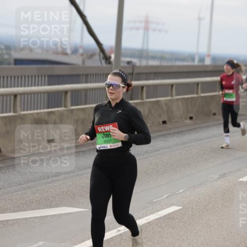 03.10.2025 - Köhlbrandbrückenlauf Jannik Wohlers http://msf.ph/oto/9151127 03.10.2025 15:57:24 Position 1 9437 meine-sportfotos.de