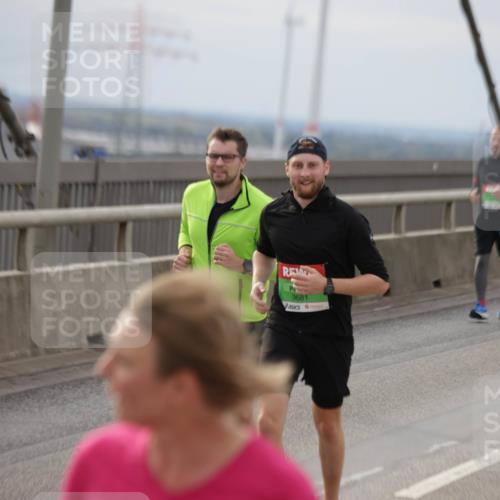 03.10.2025 - Köhlbrandbrückenlauf Jannik Wohlers http://msf.ph/oto/9151156 03.10.2025 15:57:32 Position 1 9681 meine-sportfotos.de