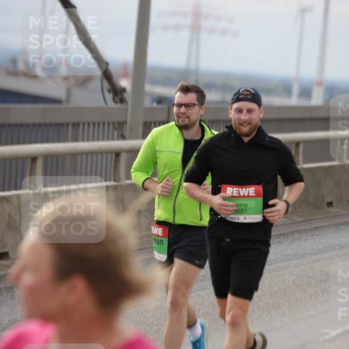 03.10.2025 - Köhlbrandbrückenlauf Jannik Wohlers http://msf.ph/oto/9151166 03.10.2025 15:57:33 Position 1 9681 meine-sportfotos.de
