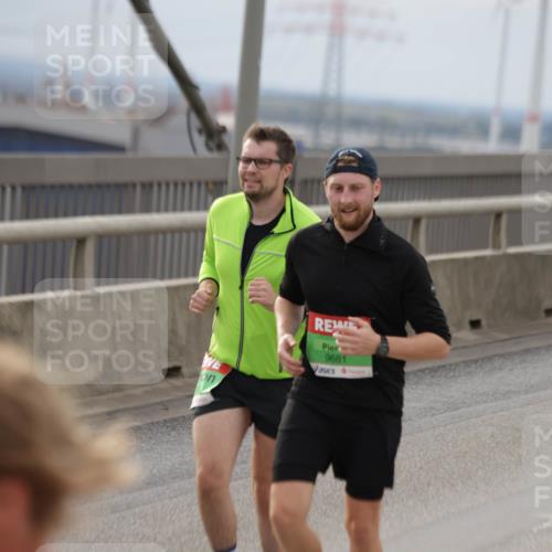 03.10.2025 - Köhlbrandbrückenlauf Jannik Wohlers http://msf.ph/oto/9151170 03.10.2025 15:57:33 Position 1 9681 meine-sportfotos.de