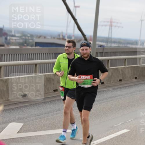 03.10.2025 - Köhlbrandbrückenlauf Jannik Wohlers http://msf.ph/oto/9151177 03.10.2025 15:57:34 Position 1 9681 meine-sportfotos.de