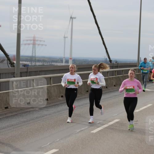03.10.2025 - Köhlbrandbrückenlauf Jannik Wohlers http://msf.ph/oto/9151274 03.10.2025 15:57:57 Position 1  meine-sportfotos.de