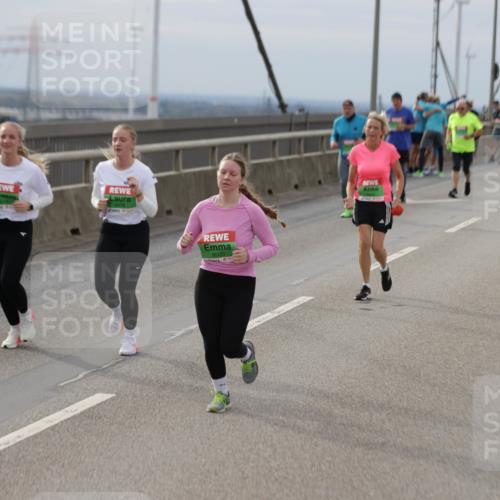 03.10.2025 - Köhlbrandbrückenlauf Jannik Wohlers http://msf.ph/oto/9151277 03.10.2025 15:57:58 Position 1  meine-sportfotos.de