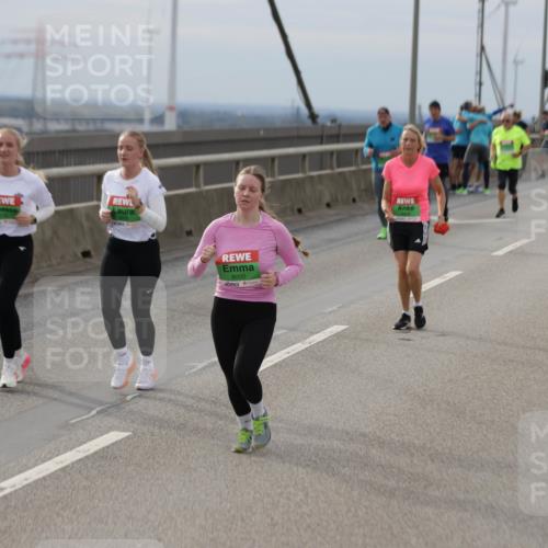 03.10.2025 - Köhlbrandbrückenlauf Jannik Wohlers http://msf.ph/oto/9151278 03.10.2025 15:57:58 Position 1 8000 meine-sportfotos.de