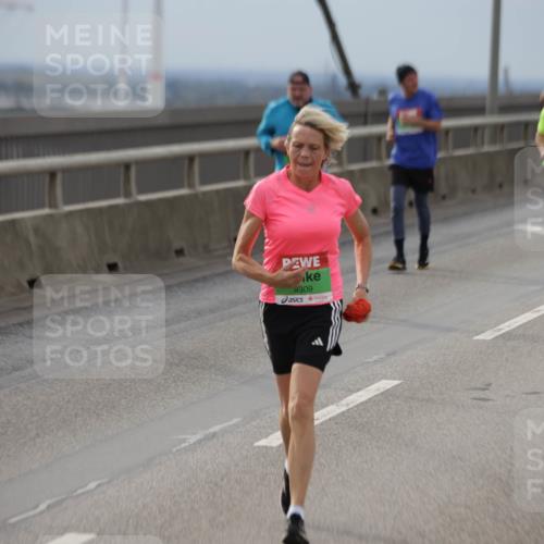 03.10.2025 - Köhlbrandbrückenlauf Jannik Wohlers http://msf.ph/oto/9151294 03.10.2025 15:58:01 Position 1 9309 meine-sportfotos.de