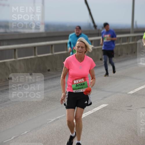 03.10.2025 - Köhlbrandbrückenlauf Jannik Wohlers http://msf.ph/oto/9151297 03.10.2025 15:58:01 Position 1 9309 meine-sportfotos.de