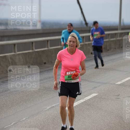 03.10.2025 - Köhlbrandbrückenlauf Jannik Wohlers http://msf.ph/oto/9151298 03.10.2025 15:58:01 Position 1 930 meine-sportfotos.de