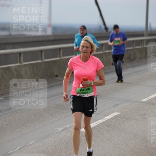 03.10.2025 - Köhlbrandbrückenlauf Jannik Wohlers http://msf.ph/oto/9151299 03.10.2025 15:58:01 Position 1 9309 meine-sportfotos.de