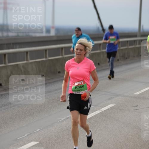 03.10.2025 - Köhlbrandbrückenlauf Jannik Wohlers http://msf.ph/oto/9151301 03.10.2025 15:58:01 Position 1 9309 meine-sportfotos.de