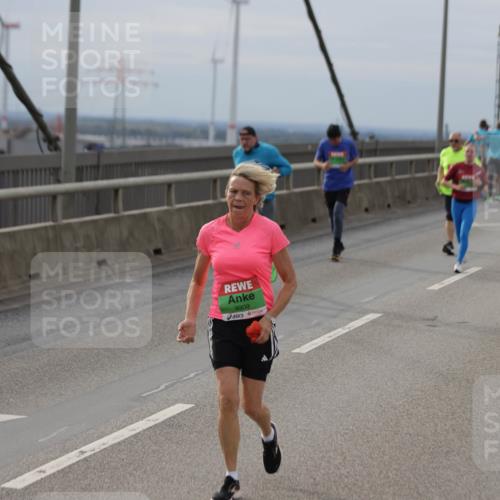 03.10.2025 - Köhlbrandbrückenlauf Jannik Wohlers http://msf.ph/oto/9151306 03.10.2025 15:58:02 Position 1 9309 meine-sportfotos.de