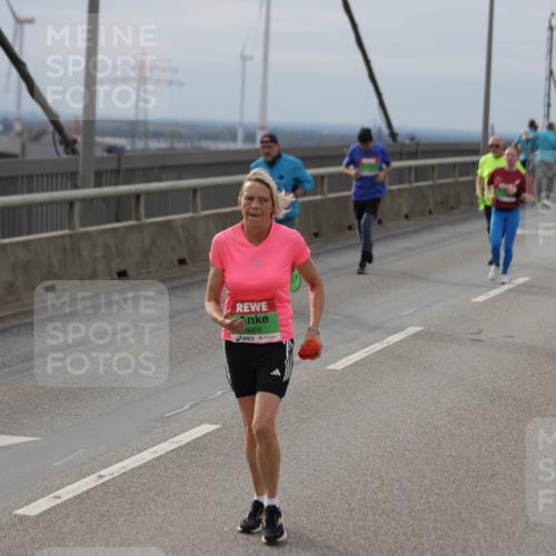 03.10.2025 - Köhlbrandbrückenlauf Jannik Wohlers http://msf.ph/oto/9151308 03.10.2025 15:58:02 Position 1 9309 meine-sportfotos.de