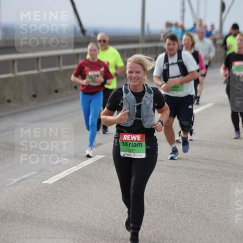 03.10.2025 - Köhlbrandbrückenlauf Jannik Wohlers http://msf.ph/oto/9151312 03.10.2025 15:58:04 Position 1 8571 meine-sportfotos.de