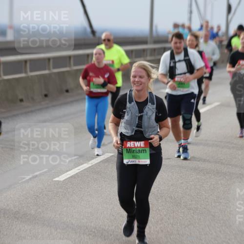 03.10.2025 - Köhlbrandbrückenlauf Jannik Wohlers http://msf.ph/oto/9151314 03.10.2025 15:58:04 Position 1 8571 meine-sportfotos.de