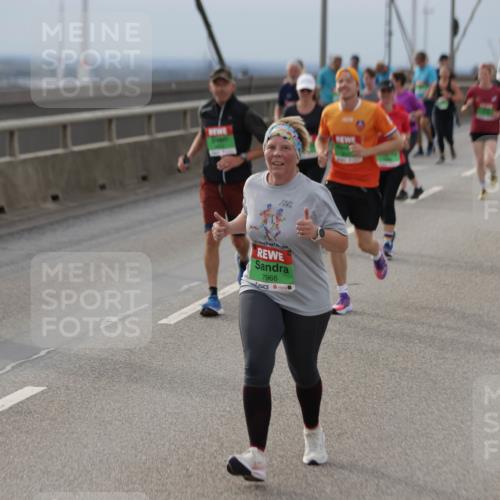 03.10.2025 - Köhlbrandbrückenlauf Jannik Wohlers http://msf.ph/oto/9151373 03.10.2025 15:58:14 Position 1 7966 meine-sportfotos.de