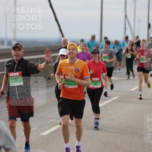 03.10.2025 - Köhlbrandbrückenlauf Jannik Wohlers http://msf.ph/oto/9151382 03.10.2025 15:58:16 Position 1 9003, 8894, 9001, 7665 meine-sportfotos.de