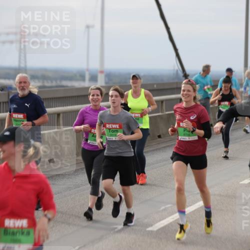 03.10.2025 - Köhlbrandbrückenlauf Jannik Wohlers http://msf.ph/oto/9151404 03.10.2025 15:58:19 Position 1 8754, 9519, 8752 meine-sportfotos.de