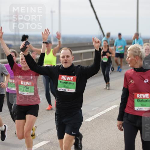 03.10.2025 - Köhlbrandbrückenlauf Jannik Wohlers http://msf.ph/oto/9151418 03.10.2025 15:58:20 Position 1 19, 9640, 8754, 8752, 8894 meine-sportfotos.de
