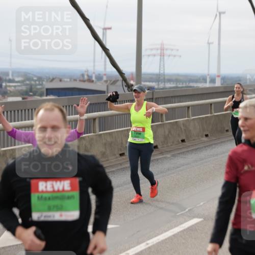 03.10.2025 - Köhlbrandbrückenlauf Jannik Wohlers http://msf.ph/oto/9151428 03.10.2025 15:58:21 Position 1 6753, 8223, 8004, 8715 meine-sportfotos.de