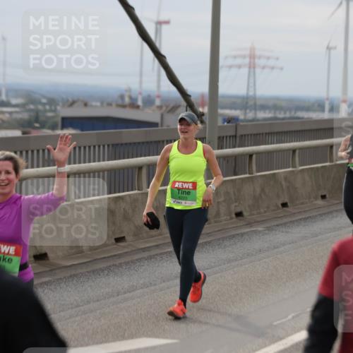 03.10.2025 - Köhlbrandbrückenlauf Jannik Wohlers http://msf.ph/oto/9151433 03.10.2025 15:58:22 Position 1 40, 8223 meine-sportfotos.de