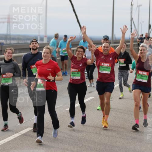 03.10.2025 - Köhlbrandbrückenlauf Jannik Wohlers http://msf.ph/oto/9151461 03.10.2025 15:58:25 Position 1 252, 8344, 8446, 8444 meine-sportfotos.de