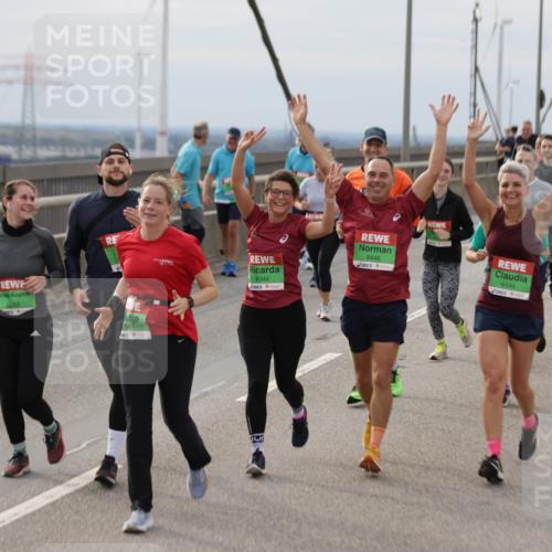 03.10.2025 - Köhlbrandbrückenlauf Jannik Wohlers http://msf.ph/oto/9151462 03.10.2025 15:58:25 Position 1 8252, 8344, 8446, 8444 meine-sportfotos.de