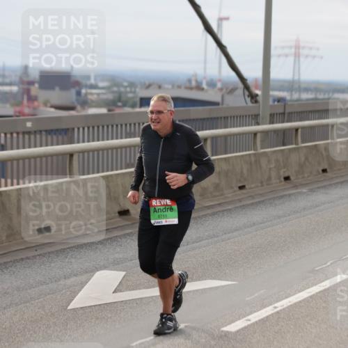 03.10.2025 - Köhlbrandbrückenlauf Jannik Wohlers http://msf.ph/oto/9151548 03.10.2025 15:58:35 Position 1 8711 meine-sportfotos.de