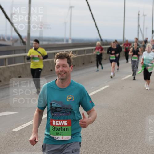 03.10.2025 - Köhlbrandbrückenlauf Jannik Wohlers http://msf.ph/oto/9151562 03.10.2025 15:58:42 Position 1 2021, 8570 meine-sportfotos.de