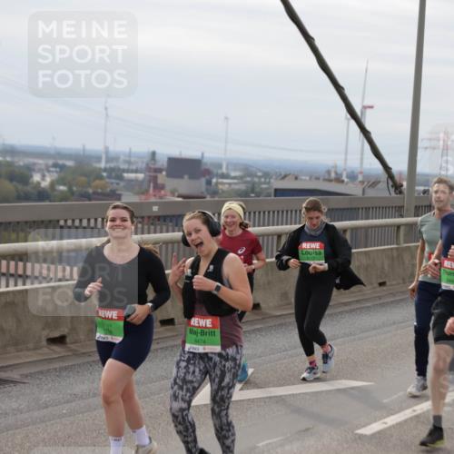 03.10.2025 - Köhlbrandbrückenlauf Jannik Wohlers http://msf.ph/oto/9151605 03.10.2025 15:58:47 Position 1 97, 16, 8474, 8112, 9445 meine-sportfotos.de