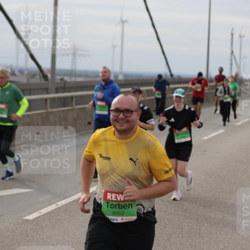 03.10.2025 - Köhlbrandbrückenlauf Jannik Wohlers http://msf.ph/oto/9151645 03.10.2025 15:58:55 Position 1 9352 meine-sportfotos.de