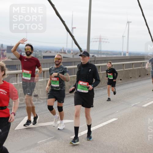 03.10.2025 - Köhlbrandbrückenlauf Jannik Wohlers http://msf.ph/oto/9151703 03.10.2025 15:59:04 Position 1 6, 7, 2019, 9379, 7637, 7631, 8383 meine-sportfotos.de