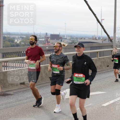 03.10.2025 - Köhlbrandbrückenlauf Jannik Wohlers http://msf.ph/oto/9151709 03.10.2025 15:59:05 Position 1 6, 7, 2016, 79, 7637, 7631, 8383 meine-sportfotos.de