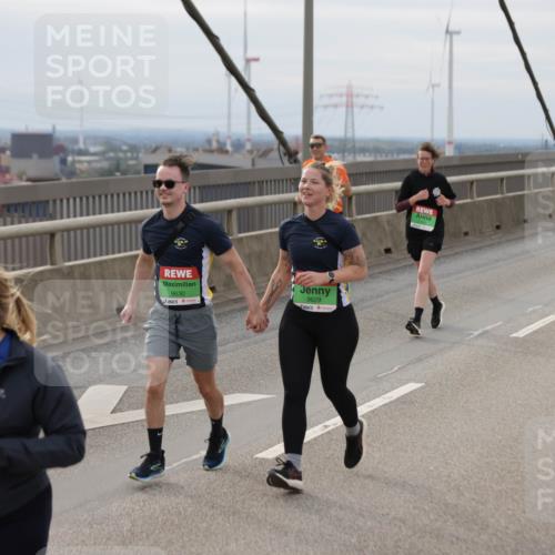 03.10.2025 - Köhlbrandbrückenlauf Jannik Wohlers http://msf.ph/oto/9151737 03.10.2025 15:59:09 Position 1 9630, 9629 meine-sportfotos.de